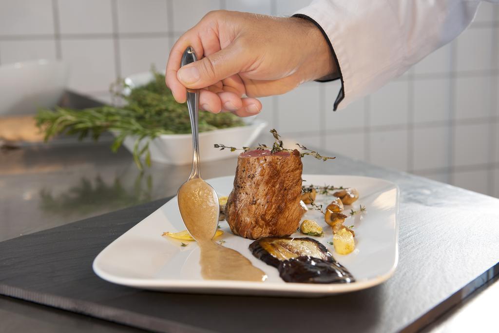 Hotel Dorint An Der Kongresshalle 4*